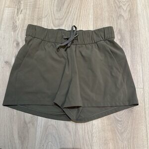 Lululemon On The Fly Short 2.5" Women's Size L Green Luxtreme EUC W7AG7S